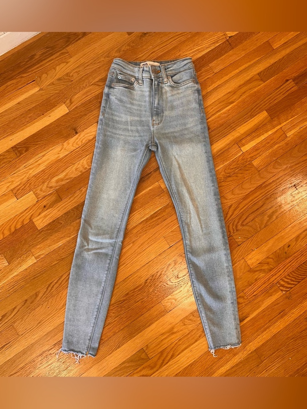 ZARA LIGHT WASH HIGH WAISTED JEANS SZ 0